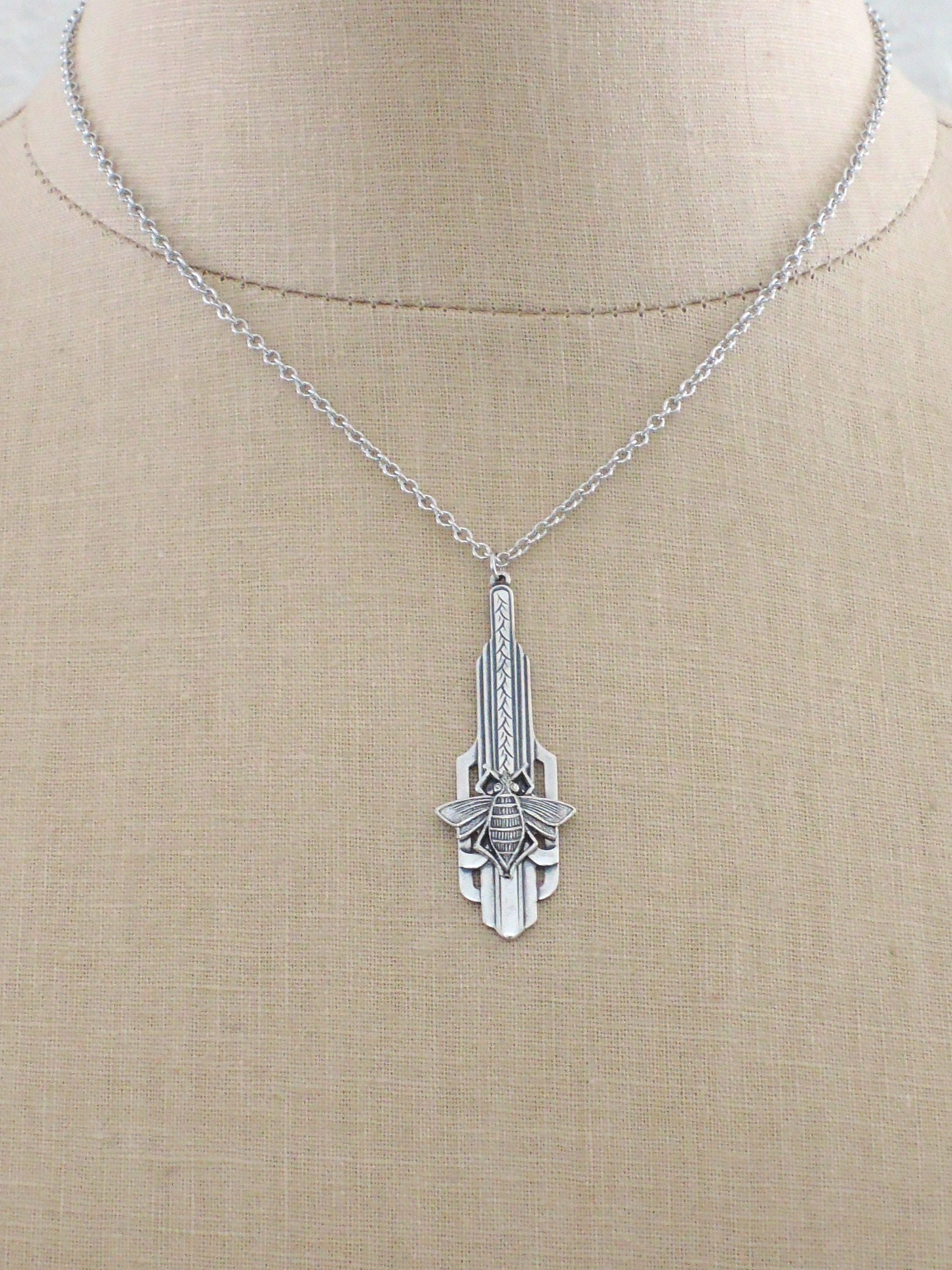 Vintage Jewelry - Art Deco Necklace - Honey Bee Necklace - SILVER Nec…
