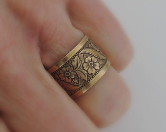 Vintage Jewelry - Vintage Ring - Floral ring - Brass Ring - Adjustable Ring - Flower Ring - Band Ring - Chloes Vintage handmade