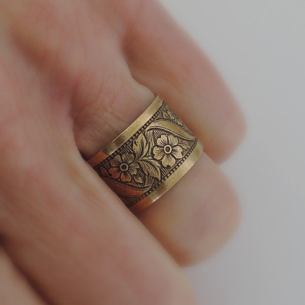 Vintage Jewelry - Vintage Ring - Floral ring - Brass Ring - Adjustable Ring - Flower Ring - Band Ring - Chloes Vintage handmade