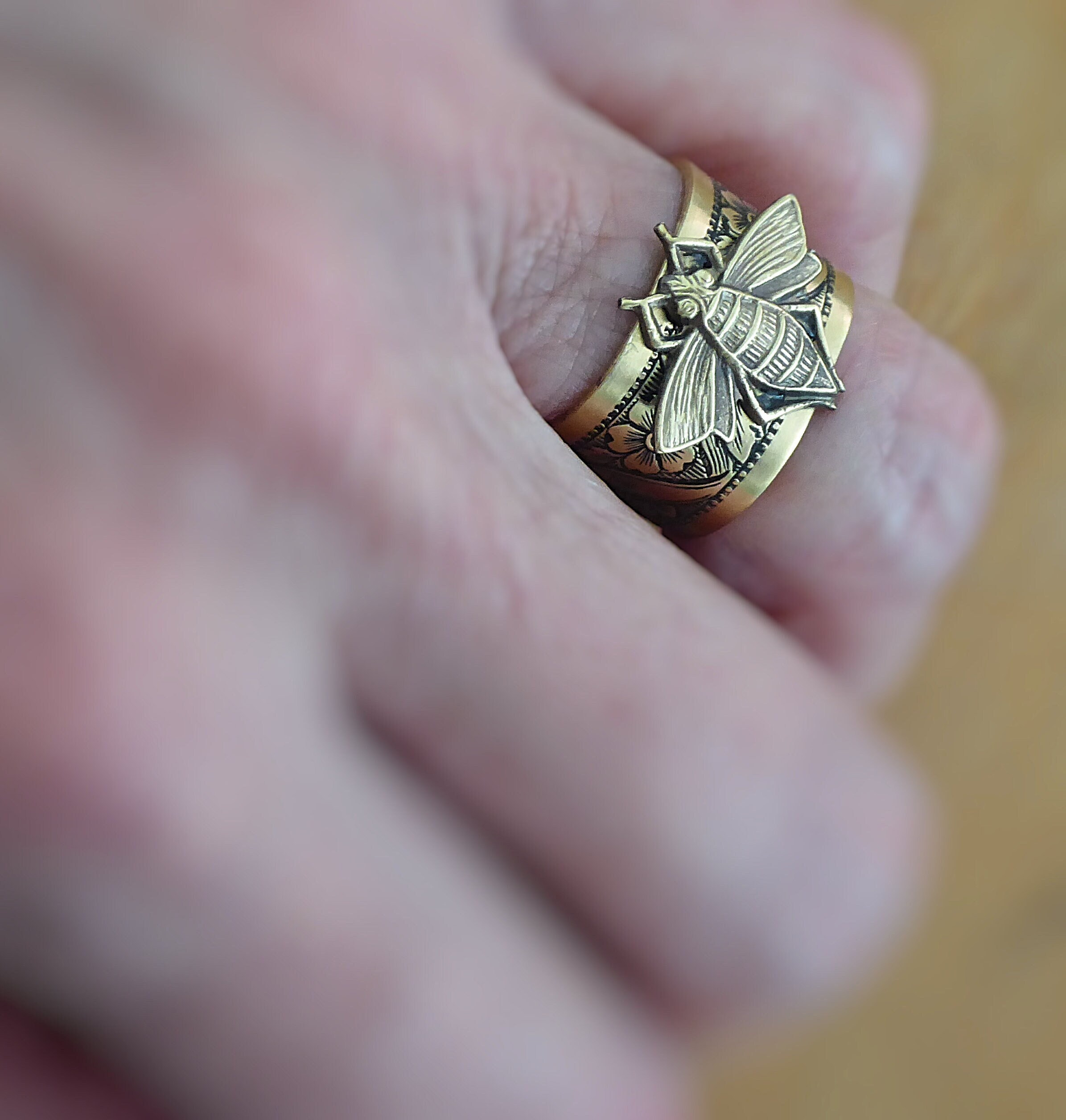 Vintage Jewelry - Vintage Ring - Bee Ring - Flower Ring - Cute Ring - Adjustable Ring - Brass Ring - Chloe&#39;s Vintage handmade jewelry