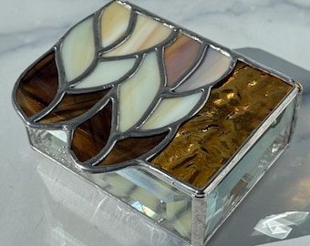 Natural Knit-inspired stained glass box: stockinette stitch