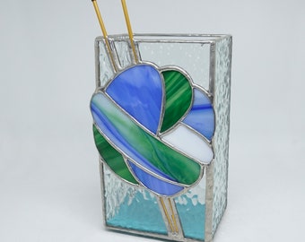 Knitting needle vase, stained glass knit, knitting needle holder, gift for knitter, blue glass, Kelly green glass, ombre yarn, fiber fan