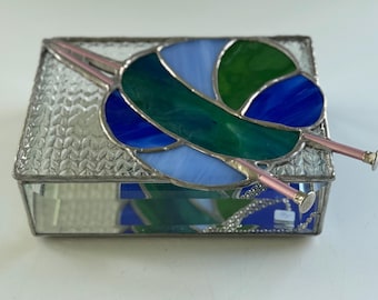 Knit Inspired stained glass tool box, Knit stitch glass box, fiber art box, gift for knitter, blue green glass, knit texture glass, ombre