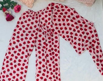 Pijama de fresa hecho a mano: ropa de dormir de manga larga para mujer
