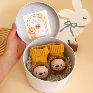 Grandparents Pregnancy Announcement Box: Baby Booties Gift Set, Grandparent Reveal, Pregnancy Reveal for friends, Cute New Auntie Surprise