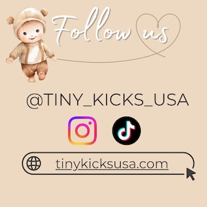 Puede incluir: Un gr&aacute;fico beige con un beb&eacute; de dibujos animados en un conjunto color canela, el texto Follow us, el usuario @TINY_KICKS_USA, iconos de Instagram y TikTok, y el enlace tinykicksusa.com dentro de un marco rectangular con un cursor.