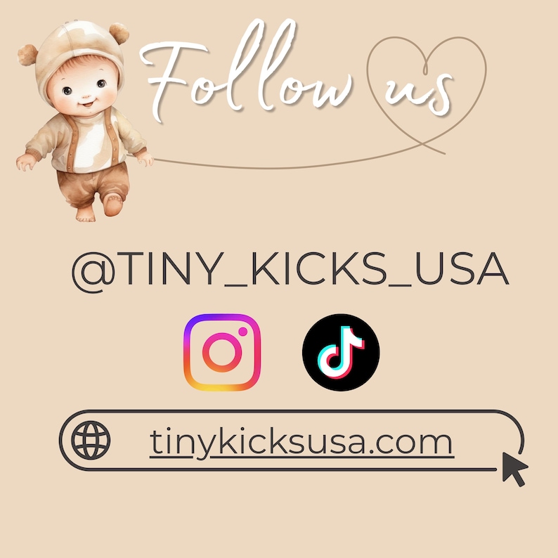 Puede incluir: Un gr&aacute;fico beige con un beb&eacute; de dibujos animados en un conjunto color canela, el texto Follow us, el usuario @TINY_KICKS_USA, iconos de Instagram y TikTok, y el enlace tinykicksusa.com dentro de un marco rectangular con un cursor.