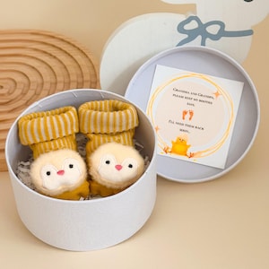 Grandparents Pregnancy Announcement Box: Baby Booties Keepsake Gift, Spanish New Grandparent Reveal, Pregnancy Reveal Idea