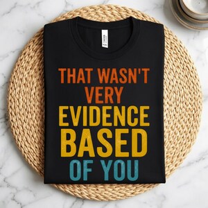 Camiseta con el mensaje "Eso no estuvo muy basado en la evidencia", camiseta divertida de ciencia, regalo para terapeutas, humor para nerds de datos, camiseta de regalo para estudiantes de psicología.