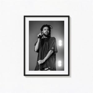 J. Cole Posters / J. Cole Schwarzweiß Wandkunst, Musik Poster, Wohnkultur, Fotografie Drucke, 2014 Forest Hills Drive Poster, BAM242