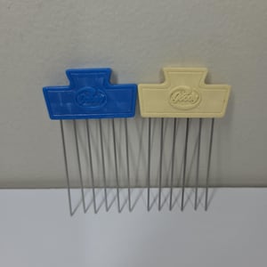 Vtg 70s 80s Goody Plastic Metal Blue Cream Hair Lift Pick Comb Tease Lot Of 2