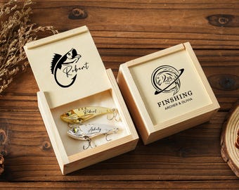 Personalized Fishing Lure – Custom Engraved  Metal Lure with Sharp Hooks, Wooden Gift Box – Unique Gift for Fishermen, Dad, Grandpa