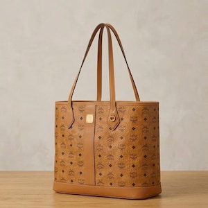 Bolso tote de piel MCM New Liz, bolso de hombro con monograma de diseñador, bolso de trabajo para el día a día.
