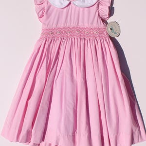 Hand-embroidered dress for toddlers. Pink summer dress with hand-embroidered details and ruffled sleeves.