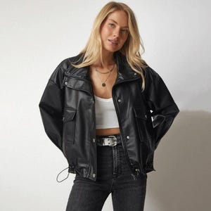 Blouson aviateur en cuir classique pour femme, veste oversize vintage noire pour femme, veste en cuir décontractée à l'ancienne, cadeau pour femme,
