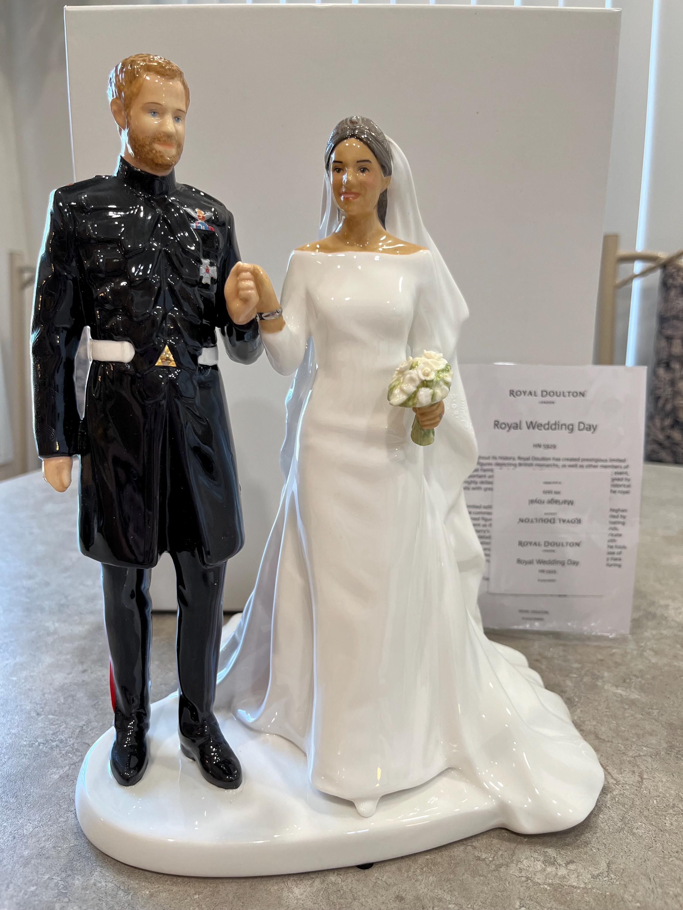 Vintage Royal Doulton Figurines - Etsy Canada