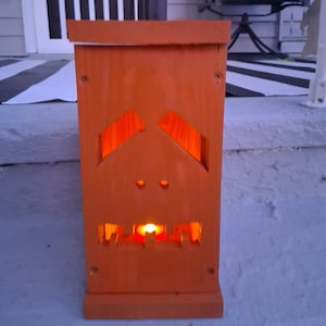 Wooden Halloween Jack-o&#39;-lantern