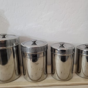 Vintage Metallkanister-Set - Retro-Küchenaufbewahrung.
