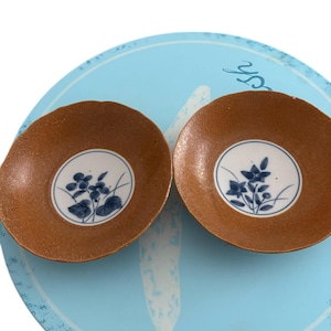 Tachikichi Tachibanayoshi Mini Bowls Set of 2, Brown Ceramic Dishes, Japanese Pottery, Rustic Small Plate Pair