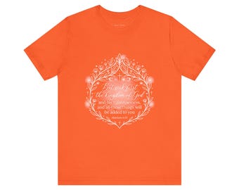 Camiseta con el lema "Busca primero el reino de Dios" / Camiseta con corona floral y versículo bíblico
