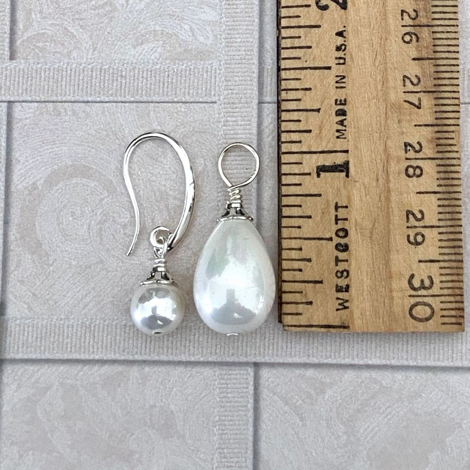 Earl Square White Shell Ray Pendant Necklace main image 0