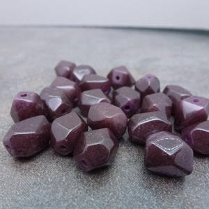 30pc Raisin &#39;Jade&#39; Gemstone Beads, 10x8mm Faceted Nugget, Serpentine Stone