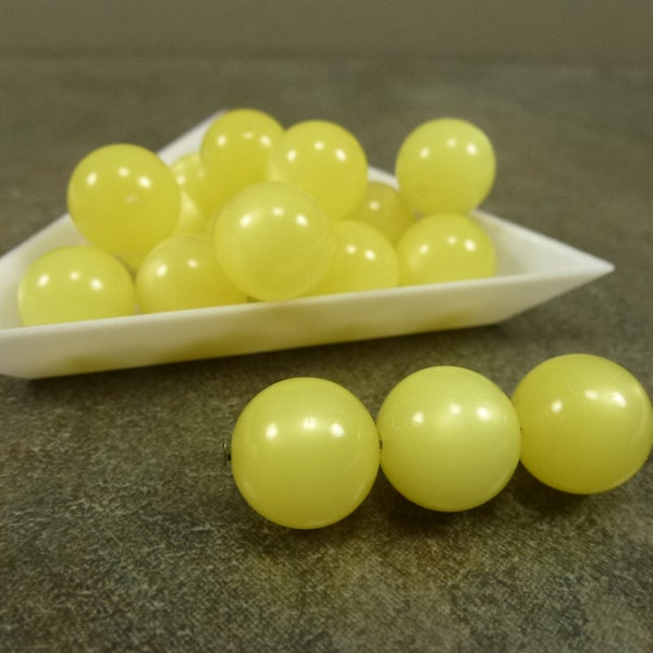 20pc Yellow Moonglow Vintage Lucite 12mm Round Beads 60's/70's Glowing