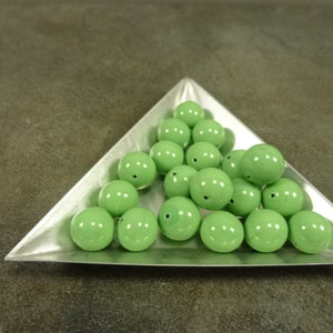 20pc Opaque Spring Green Vintage Lampwork Glass Round Beads 10mm Handmade West German 1960&#39;s (Green#19)