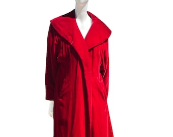 Vintage 50's deep RED velvet coat robe Opera coat by NAT GREEN Detroit size Large large collar