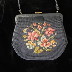 Bolsa de punto de aguja floral de los 60s en buenas condiciones artesanía americana