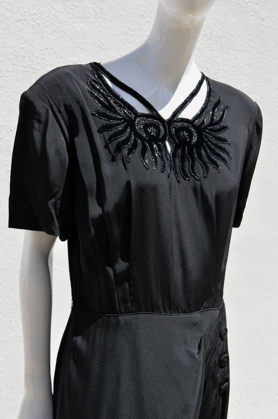 Vintage 40's rayon dress hand beaded neckline art… - image 2