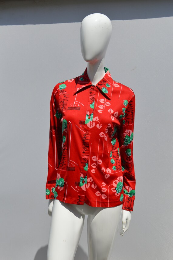 Vintage 70's Polyester blouse red abstract floral… - image 6