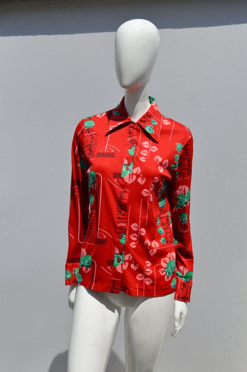 Vintage 70's Polyester blouse red abstract floral Pattern size M disco mid century modern novelty print by thekaliman image 6