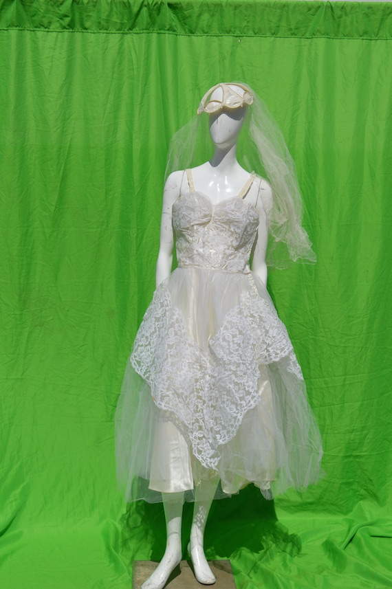Vintage 50's WEDDING DRESS with original veil size