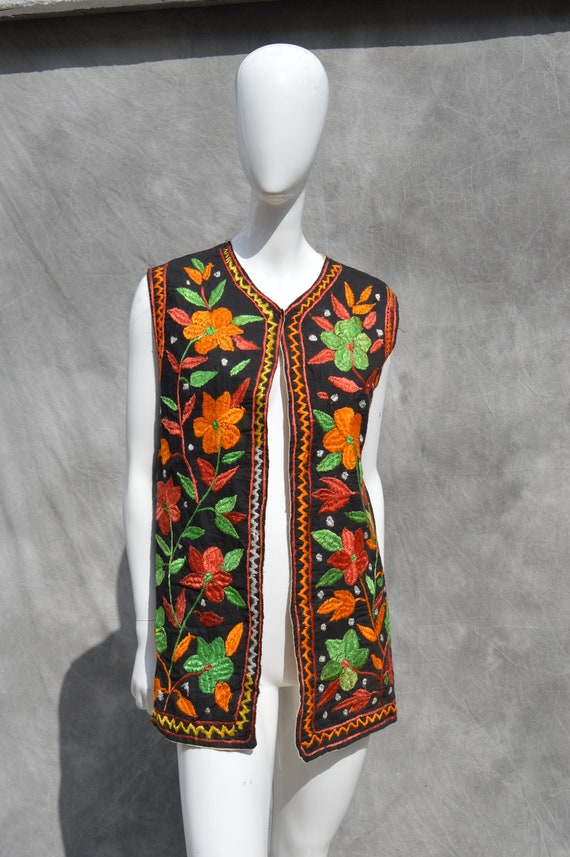 Vintage 60's 70's HIPPIE vest woman's size M hand… - image 3