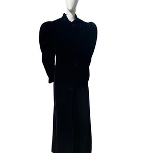 Vintage 20&#39;s opera coat silk velvet long coat with puffy sleeves big shoulders size M MINT condition great gatsby flapper