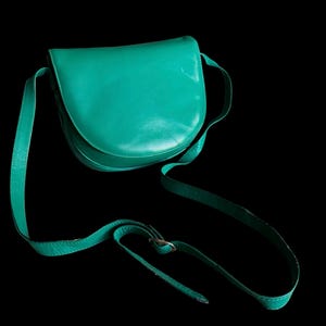 Vintage 70s BELLEZZA green  leather shoulder bag purse handbag Italian made soft leather designer chic original design