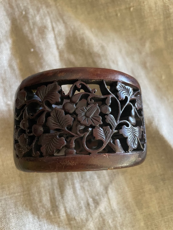 Vintage Chinese hand carved wool bangle bracelet G