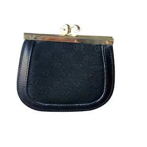 Monedero GUCCI de los 70's con doble G en la cerradura de pile y canvas clásico y elegante