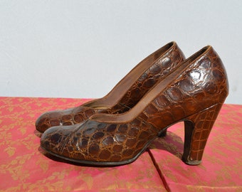 Vintage 40s Original LORD & TAYLOR alligator pumps shoes Sz 6 rockabilly swing WWII authentic 40's Art Deco shoes by thekaliman