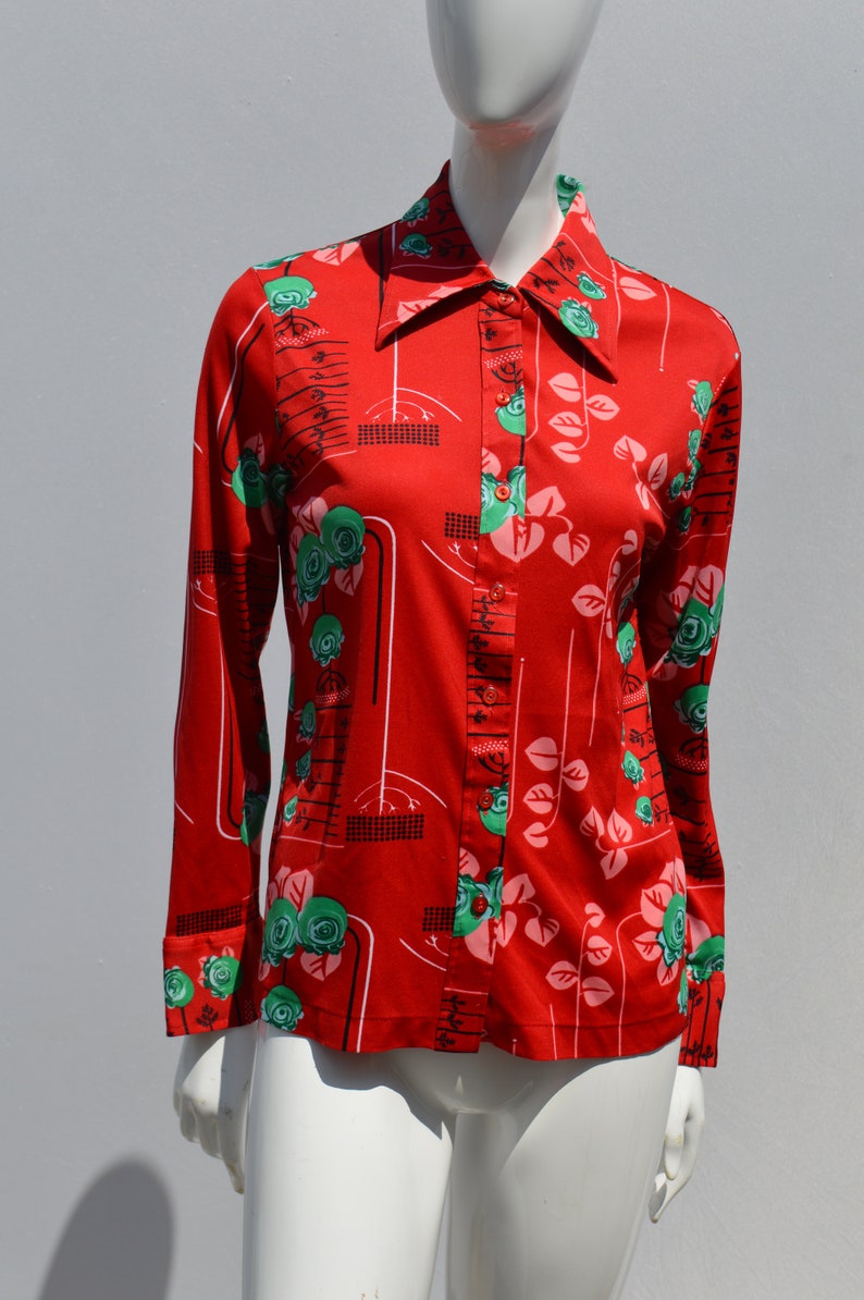 Vintage 70's Polyester blouse red abstract floral Pattern size M disco mid century modern novelty print by thekaliman image 5