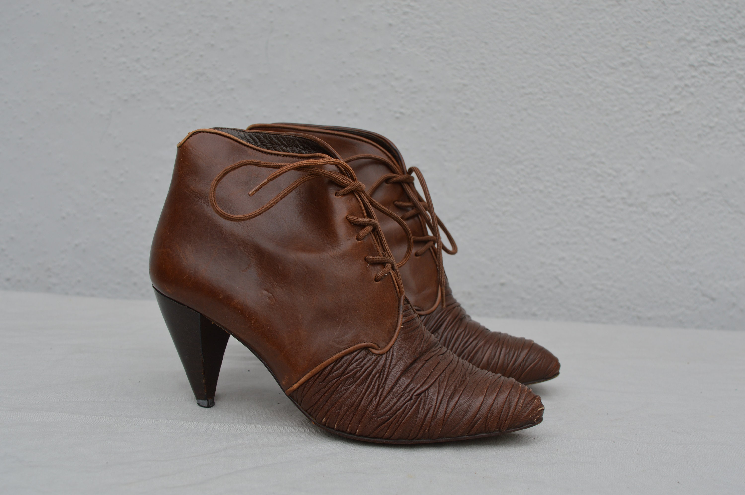 Vintage jaren '80 Nooit Gedragen Bruine Leren Laarzen lage hakken maat 7.5M Schoenen damesschoenen Laarzen 