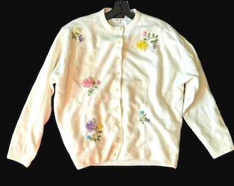 Vintage jaren 60 handgeborduurde trui van angoramix - Made in Hong Kong, maat 44;