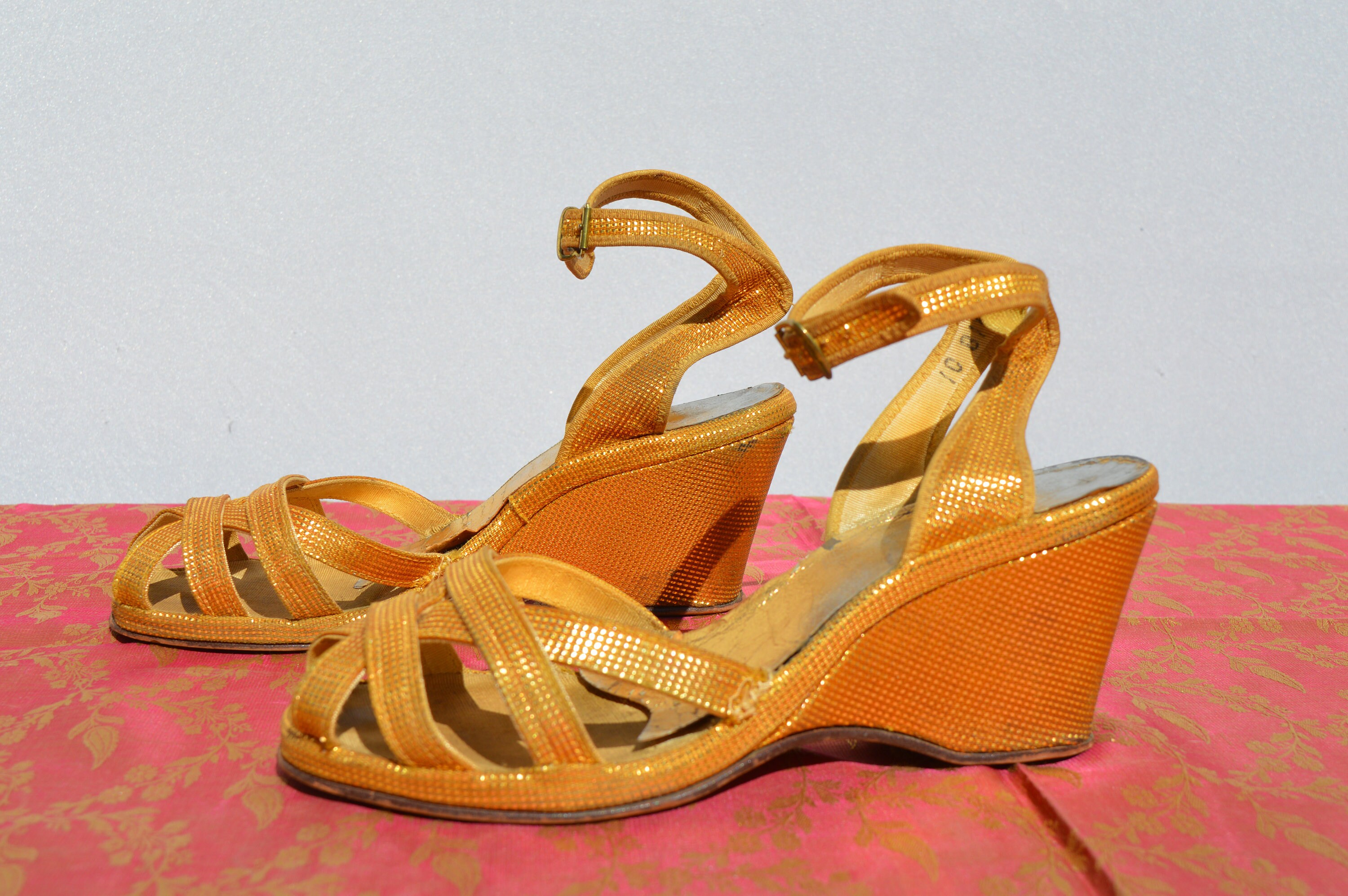 Vintage 40s Original GOLD WEDGES Shoes Sandals Sz 6