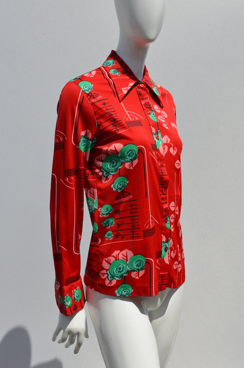 Vintage 70's Polyester blouse red abstract floral Pattern size M disco mid century modern novelty print by thekaliman image 2