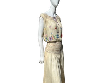 Vintage 30-40s HUNGARIAN boho hippie dress floral embroidery size M mid century peasant dress