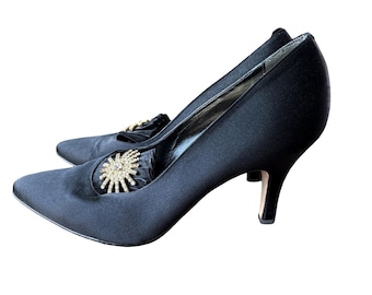 Vintage 50er Jahre BALLY Somers Schuhe High Heels Sunburst Strass Broschen an plissierter Seide Gr. 8 M gepflegter Zustand Party Sammler Schuhe