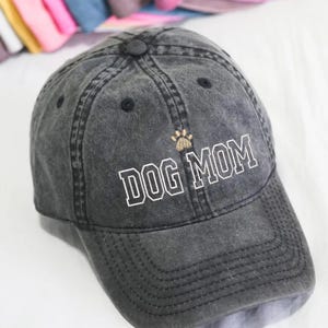 Dog Mom Dog Dad Hat - Embroidered Baseball Cap for Pet Parents, Adjustable Strap, Comfortable Cotton Fabric, Perfect Gift for Dog Owners
