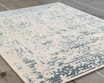 Hand-Tufted Wool & Silk Rug: Light Blue Floral Medallion