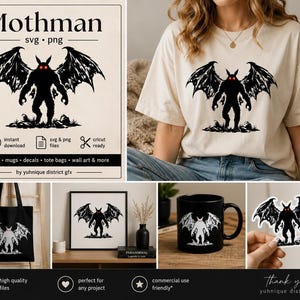Op de afbeelding: Een digitale ontwerpbestandsset met een zwart silhouet van de Mothman met gloeiende rode ogen, beschikbaar in SVG- en PNG-formaten. De afbeelding wordt getoond op een beige t-shirt, een zwarte draagtas, een ingelijste print, een zwarte mok en een sticker.